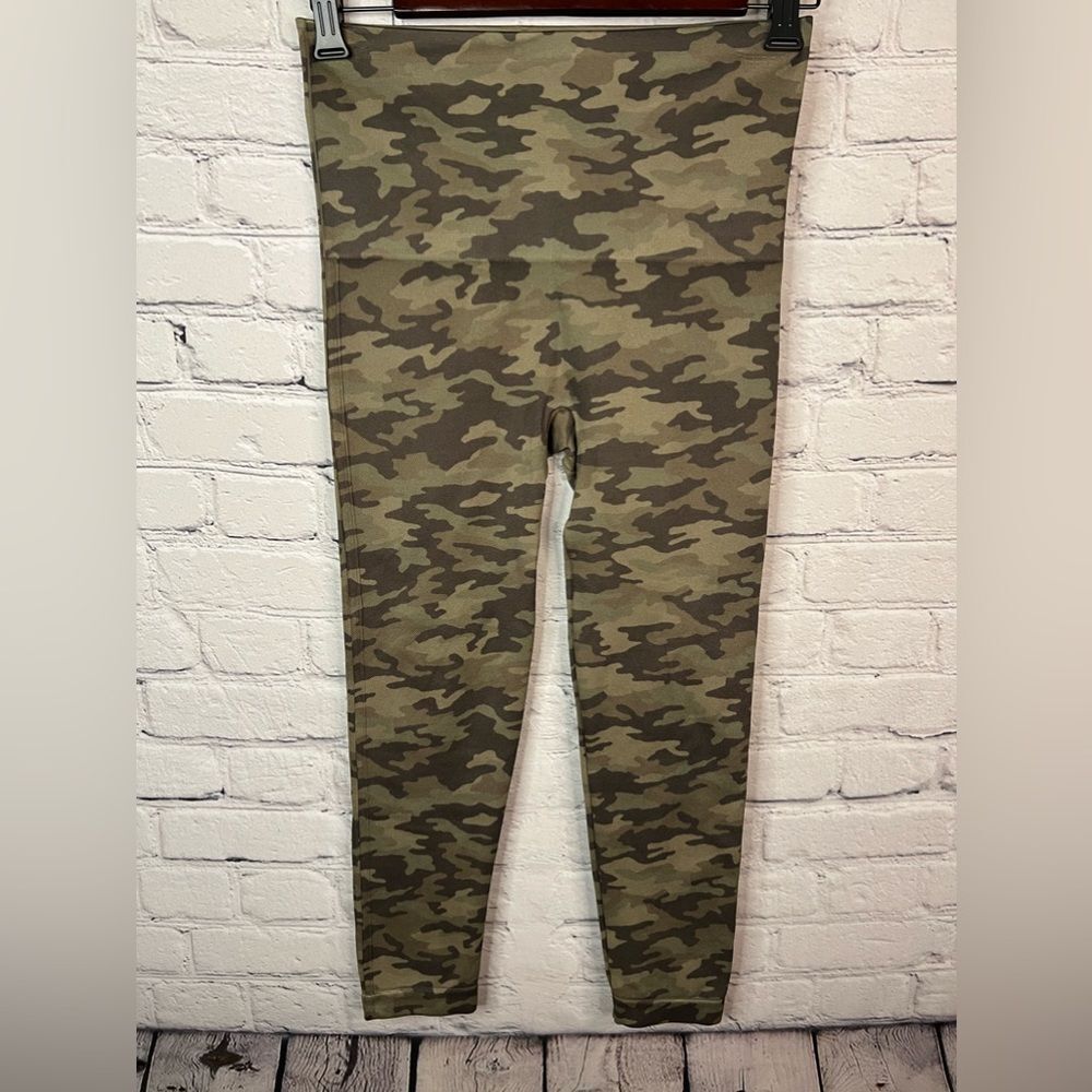 Spanx Green Camo Hi Rise Seamless Cropped Legging Slimming Stretch Size large‎